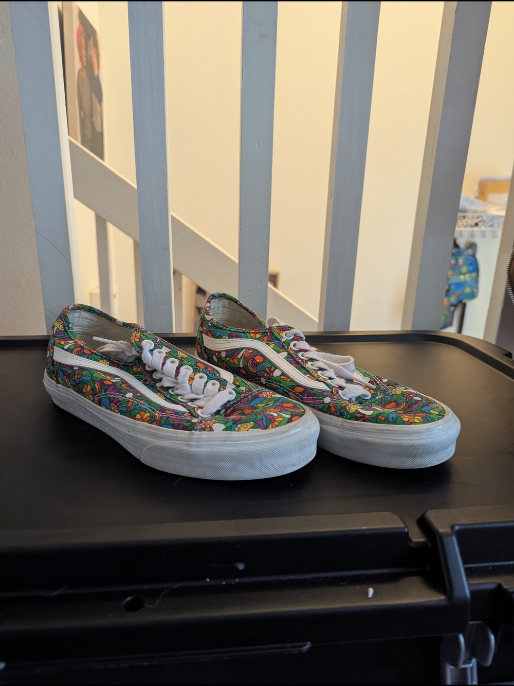 Psychedelic Mushroom Low-Top Vans